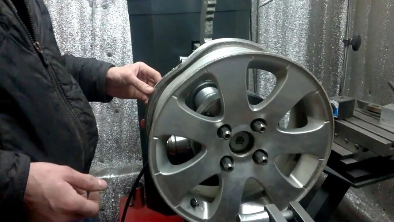 Рихтовка дисков. Раскатка дисков минск. Рихтовка дисков литых. Раскатка дисков. Прокатка диска.