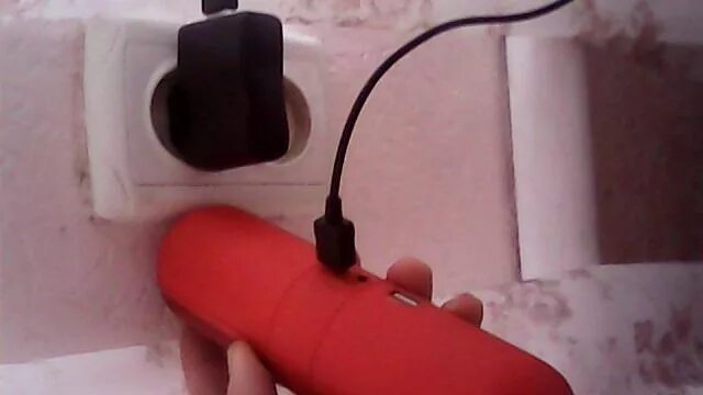 Как включить колонку без зарядки. Колонка jbl сломалось гнездо зарядки. зарядник для колонки. зарядка блютуз колонки через usb. колонка от розетки.