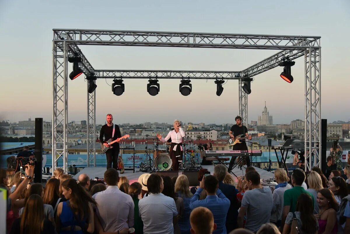 Концерты на крыше Руф фест в Санкт-Петербурге. Roof Fest крыша Санкт-Петербург сцена. Арбенина Москва 24 крыша. Roof place Санкт-Петербург ночные Снайперы