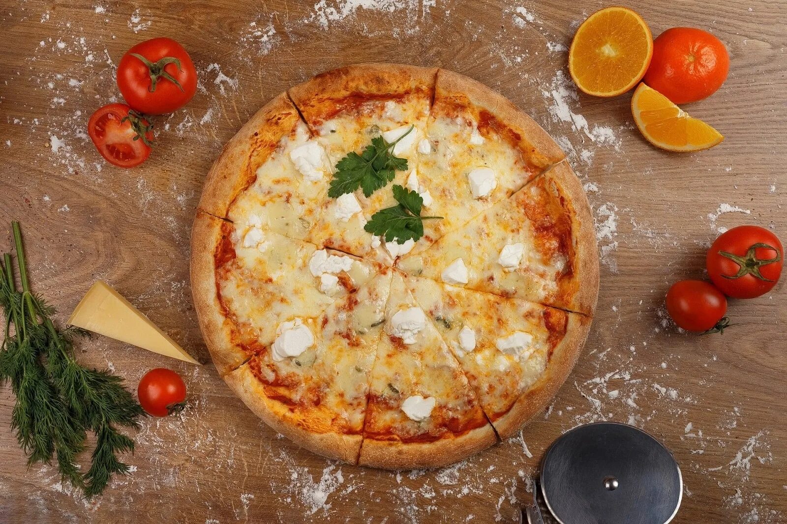 Пицца с сыром простой рецепт. Пицца 4 сыра. Пицца с мандаринами. Итальянская пицца 4 сыра. Пицца с сыром.