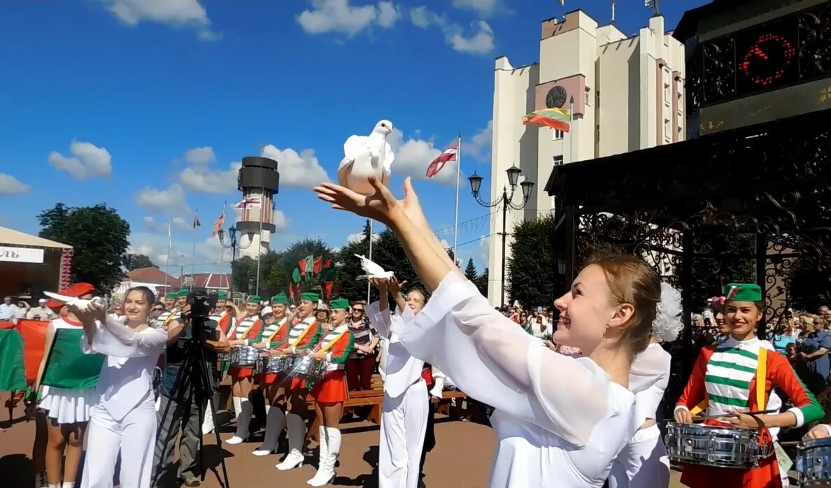 Вишнёвый фестиваль в Глубоком 2023. Фестиваль вишни в Глубоком. Праздник вишни в Глубоком 2022. Фестиваль вишни в Болгарии.