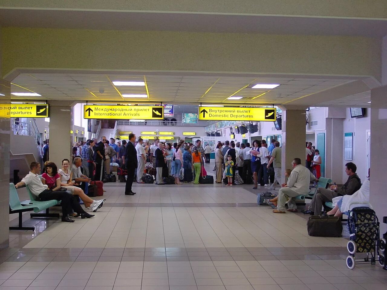 сургутский аэропорт. аэропорт имени фармана салманова. имя аэропорта сургута. нижневааэропорт сургут. стелла в сургуте в аэропорту.