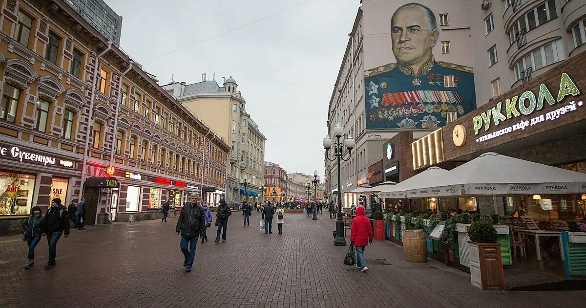 Улицы москвы погулять. Памятники улица старый Арбат. Улица Арбат в Москве. Улица Арбат (старый Арбат). Старый Арбат ул 27.