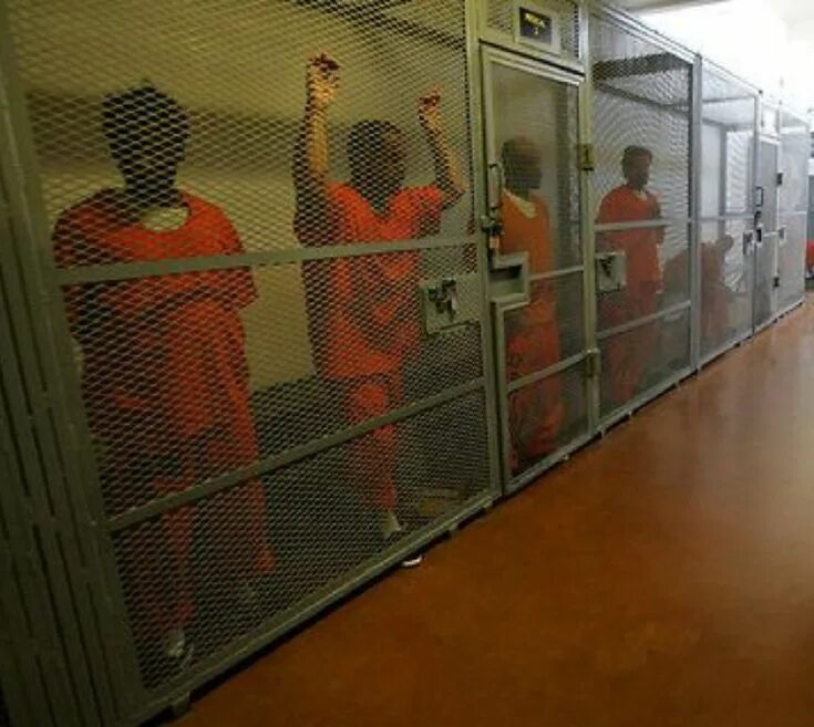 Американская тюрьма. Тюрьма в Америке. Американские заключенные. Заключенный в американской тюрьме. Включи зона 7