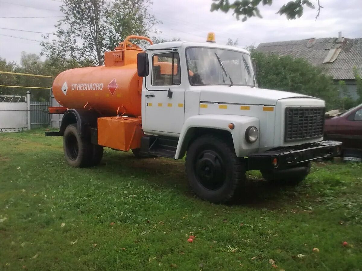 Кран цистерны бензовоза газ 3307. Топливозаправщик газ 3309. Газ 3307 топливозаправщик. Автотопливозаправщик газ 3307. Газ 3307 топливозаправщик.