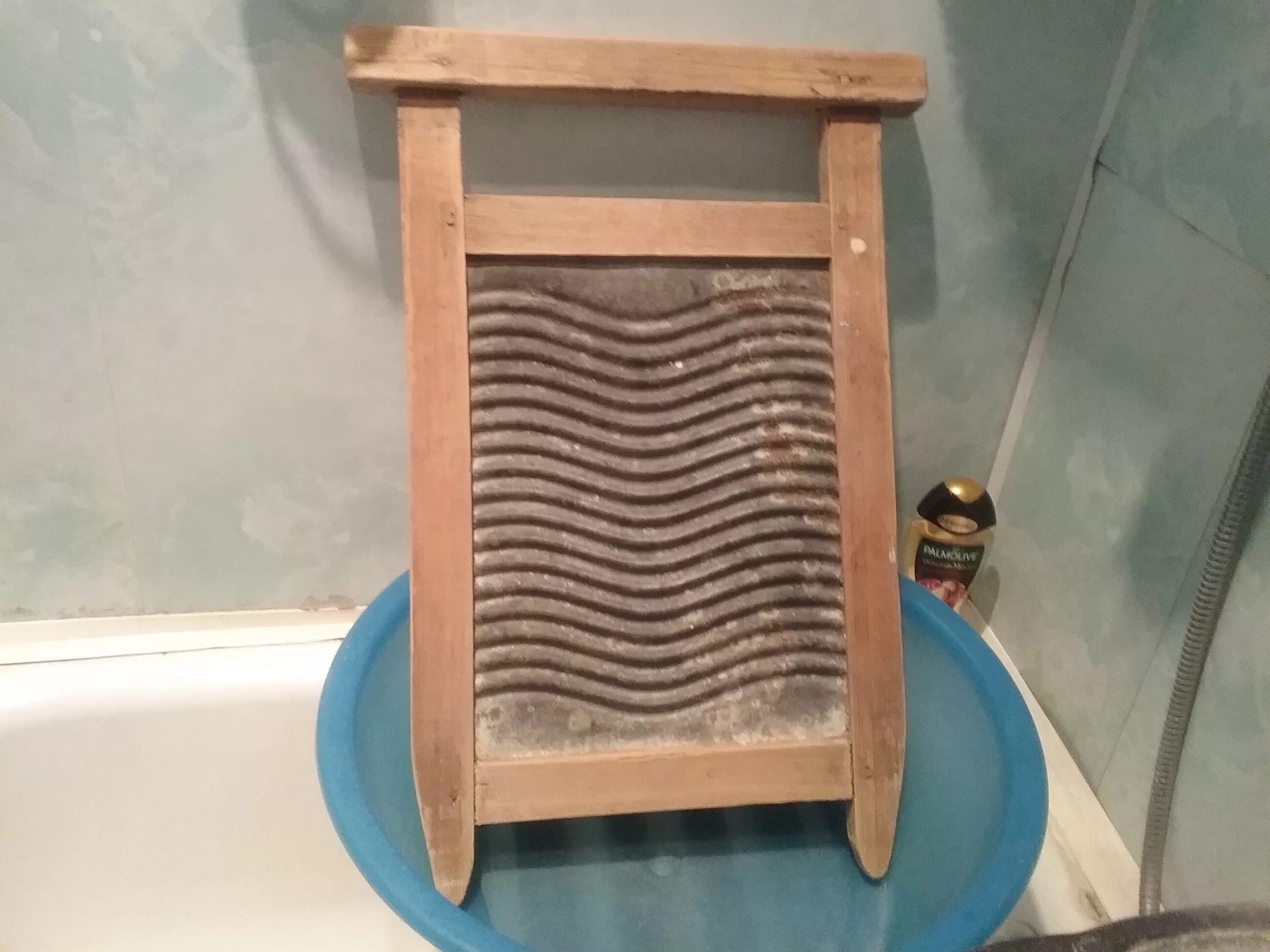 Стирка белья в деревне. Эллен эглуи стиральная машина. Стиральная доска старинная. Стиральная доска. Старинная стирка.