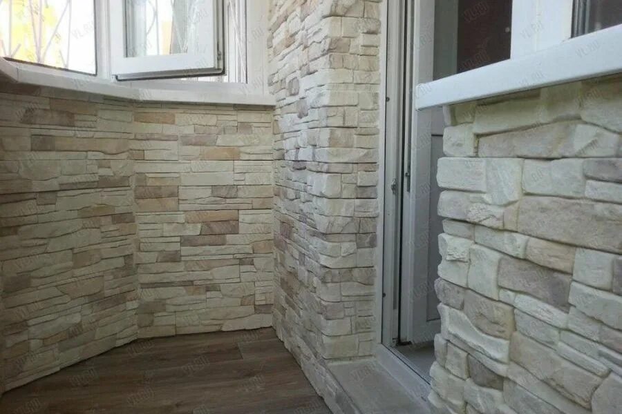 Балкон отделанный декоративным камнем. Отделка лоджии. Отделка балкона внутри. Отделка балкона декоративным камнем. Отделка лоджии декоративным камнем.