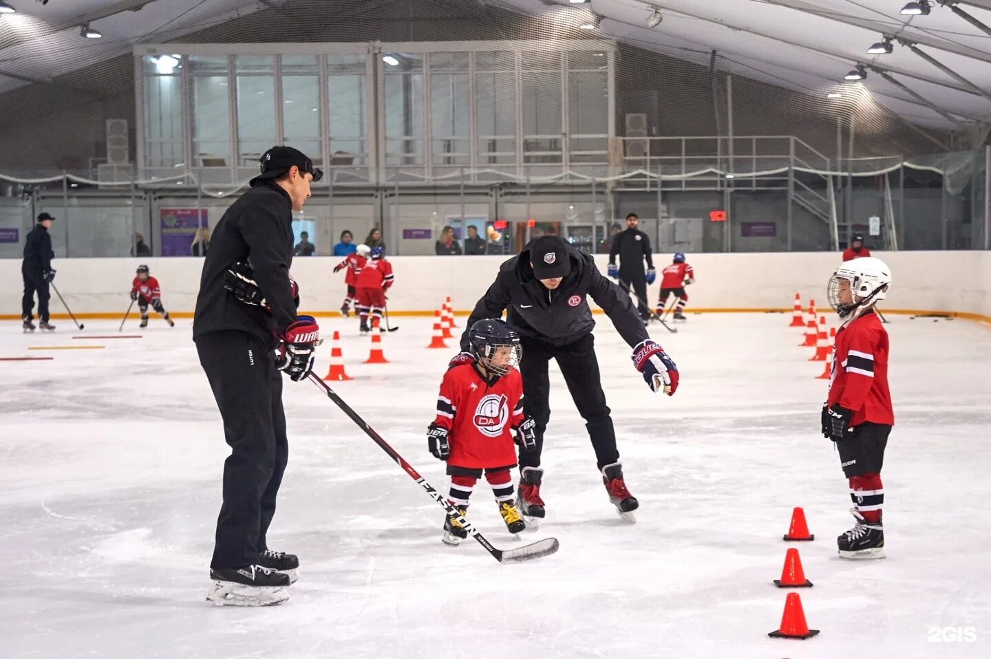 Hockey schools. Хоккейная Академия Дениса Абдуллина. Аспен хоккейная Академия. Хоккейная школа Академия в Москве. Академия льда Марьина роща хоккей.