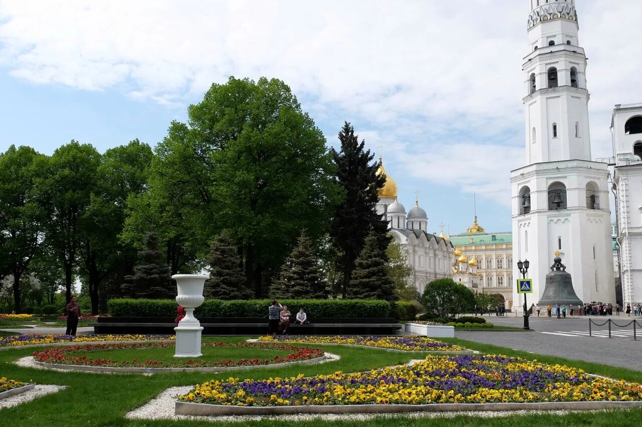 Сады московского кремля. Тайницкий сад. Тайницкий сад Москва. Московский Кремль Нижний Тайницкий сад.