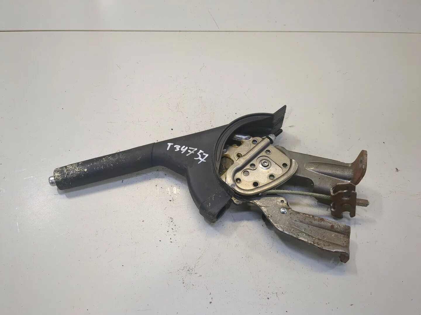 Ручник сузуки сх4. Рычаг ручника suzuki skyway. 0k2n12638z с рычагом. Ручник сузуки сх4. Подтяжка ручника сузуки sx4.