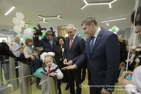 Сайт губернаторского лицея ульяновск. Губернаторский лицей 100 Ульяновск. Директор губернаторского лицея 100 Ульяновск. 101 Лицей Ульяновск. Губернаторский лицей 100 Ульяновск учителя.