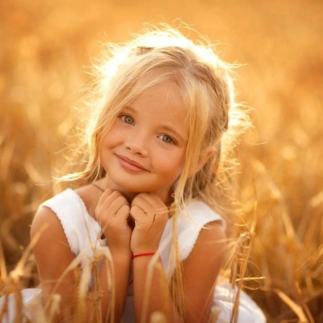 Видео где маленькие девочки. Красивые малкнькиеднвочки. Девочка улыбается. Красивые детские улыбки. Красивая улыбка ребенка.