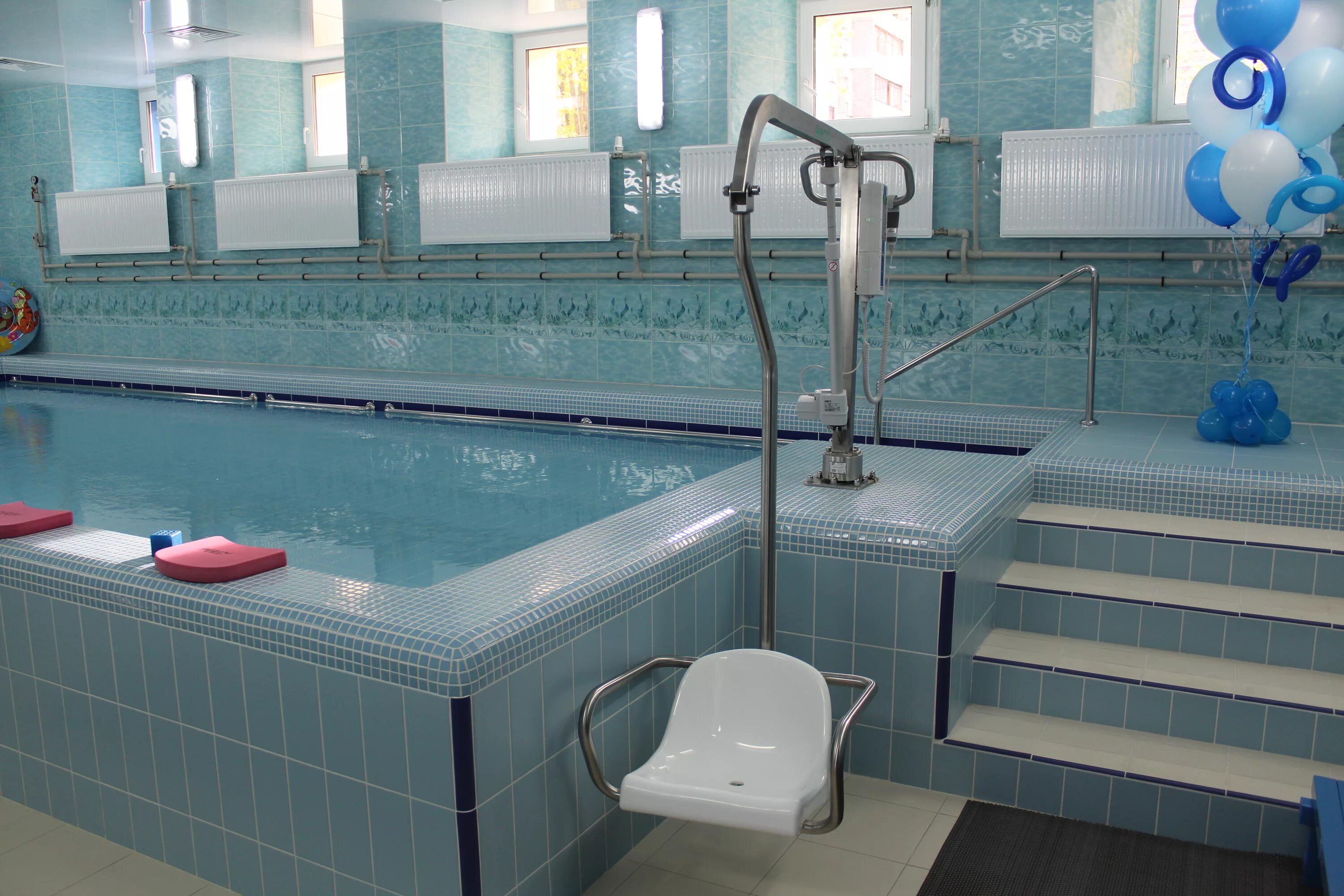 бассейн дельфин в йошкар-оле. детский бассейн петрозаводск. детский бассейн петрозаводск. дети инвалиды в бассейне. кит кунгур бассейн.