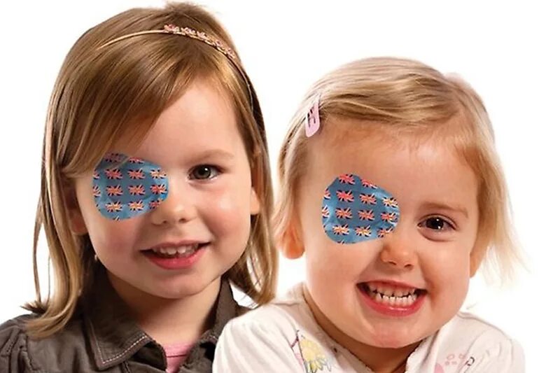 Заклеен глазок. Окклюдер офтальмологический. Окклюдер детский. Заклейки для глаз детские. Ребенок с повязкой на глазах.