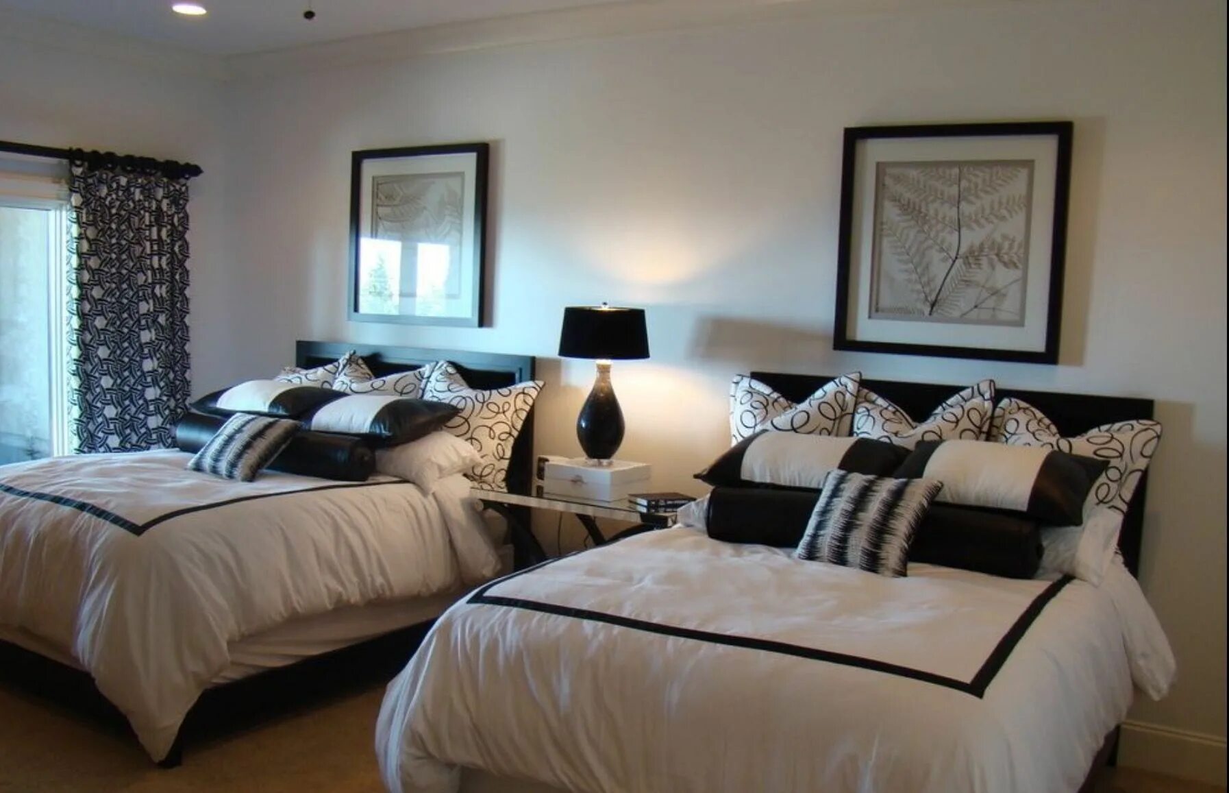 Твин бедрум. Твин кровать в отеле. Кровать твин и дабл. Twin-bedded room перевод. Double кровать в отеле это.