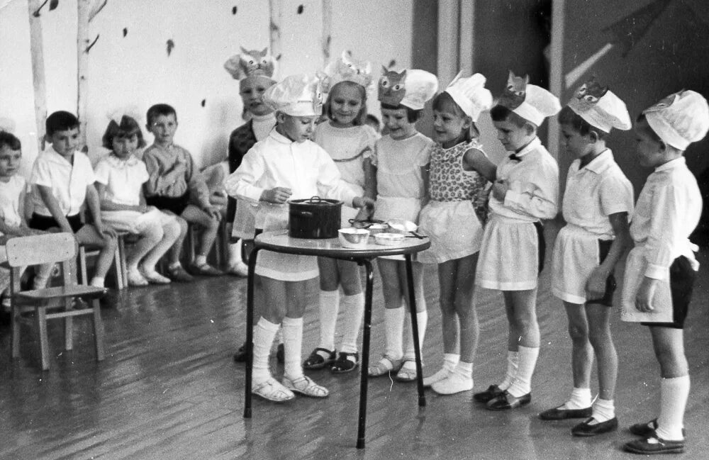 Советские дети в детском саду. Детские сады в СССР. Детский сад в Советском Союзе. Советские девочки в садике.