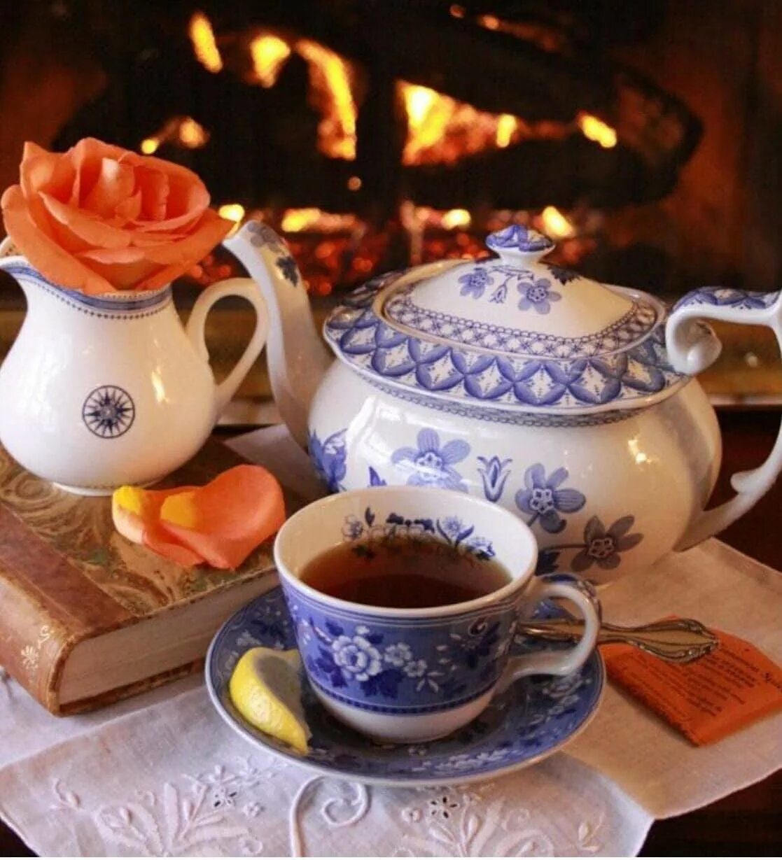 Чай теплый вечер. Чаепитие. Уютное чаепитие. Вечернее чаепитие. Чаепитие уют.