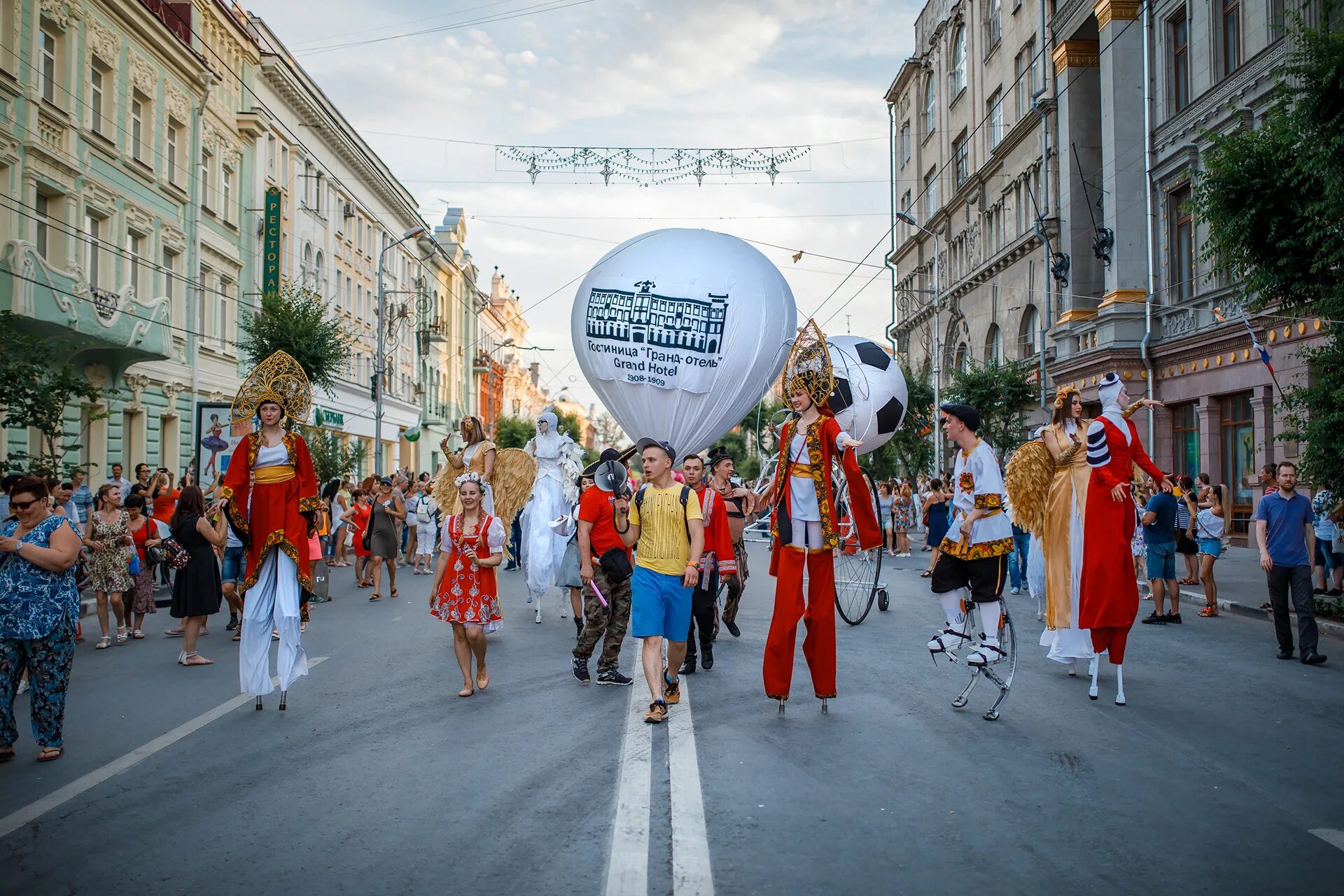 Какой рост у вали карнавал в 2023. Карнавал в Самаре. Карнавал в Самаре 2019. Карнавал на улице. Карнавал в Самаре в 2021.