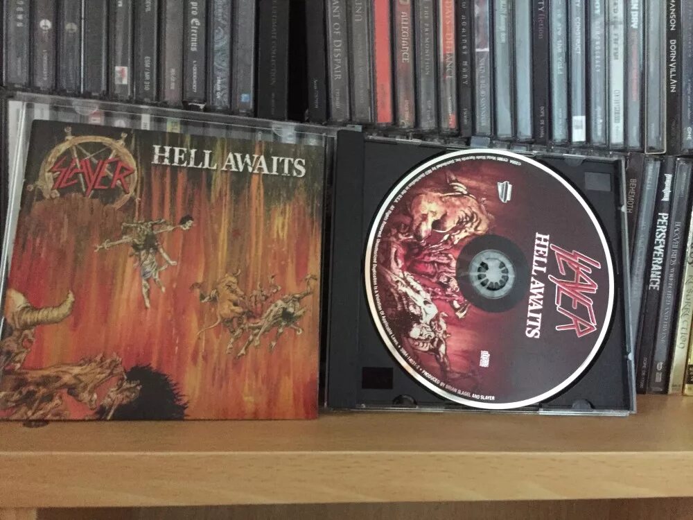 Hell awaits обложка. Slayer awaits. Slayer hell awaits. Slayer hell awaits обложка. Slayer hell awaits.
