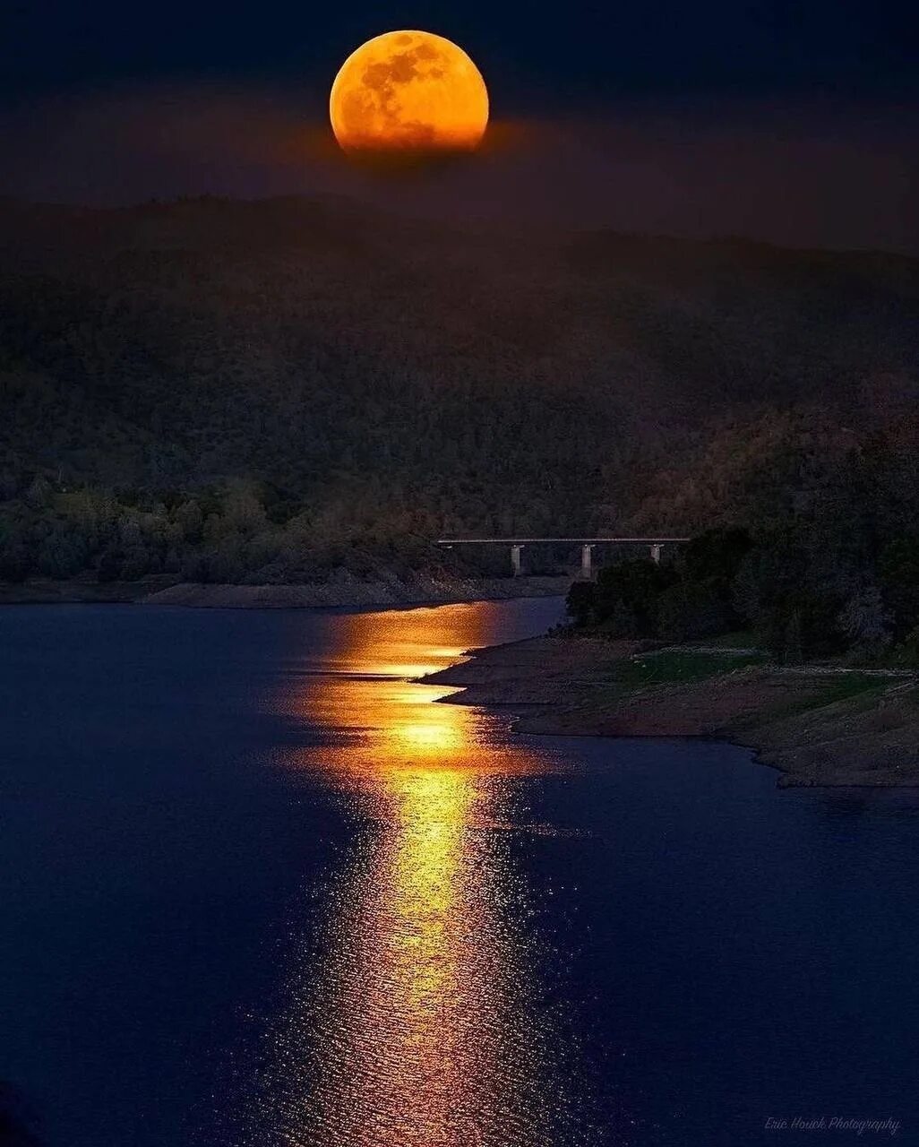 Восход луны и будущее пламя. Ночная Луна. Восход Луны. Ночь Луна красота. Лунный Восход.