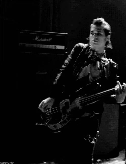 Desolation row. Майки уэй desolation row. mikey way desolation row. mcr desolation row. gerard way desolation row.