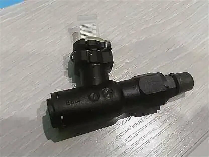 General motors 13105590. Тройник сцепления chevrolet cruze. Штуцер сцепления газель. Штуцер прокачки сцепления рено меган 2. Штуцер сцепления форд фокус 1.