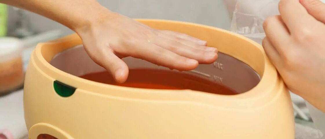 Парафиновая ванночка для рук. Парафинотерапия для рук. Парафиновые ванночки для ног. Воск для ванночек для рук.
