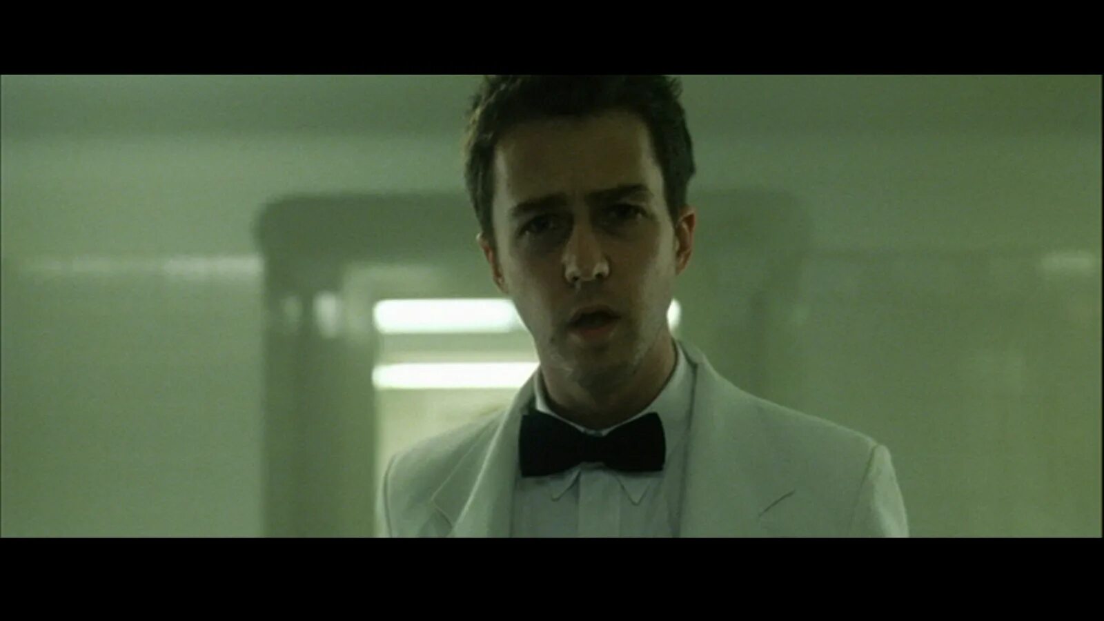 Эдвард нортон бойцовский клуб. Бойцовский клуб невыспавшийся. Эдвард нортон бойцовский клуб. Бойцовский клуб narrator. Эдвард нортон бойцовский клуб.