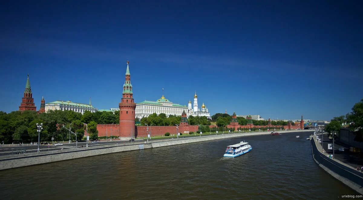 Какие реки протекают у московского кремля. Кремль Москва. Москва летом. Реки Москвы. Кремль лето.