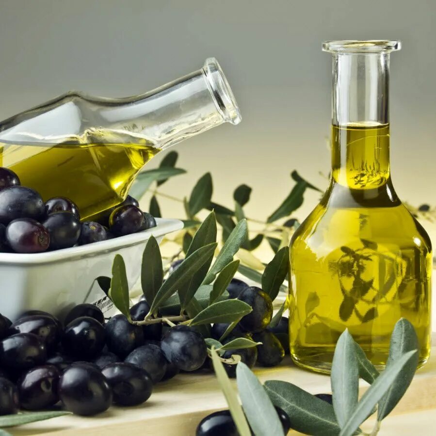 Оливковое масло в древней Греции. Масло из оливок. Олив Ойл масло оливковое. Оливковая масло в лечебных. Вещество оливковое масло