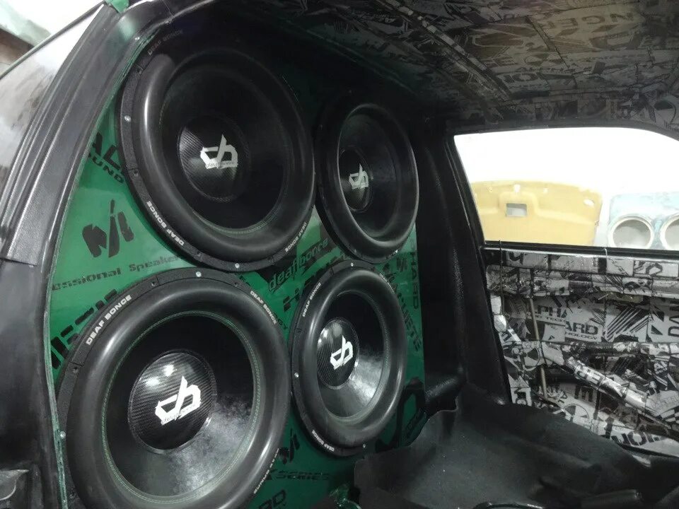 Сабвуферы альфард автозвук. Автозвук Deaf Bounce. Броневик альфард автозвук. Machete Alphard Audio extreme. Bass 35hz