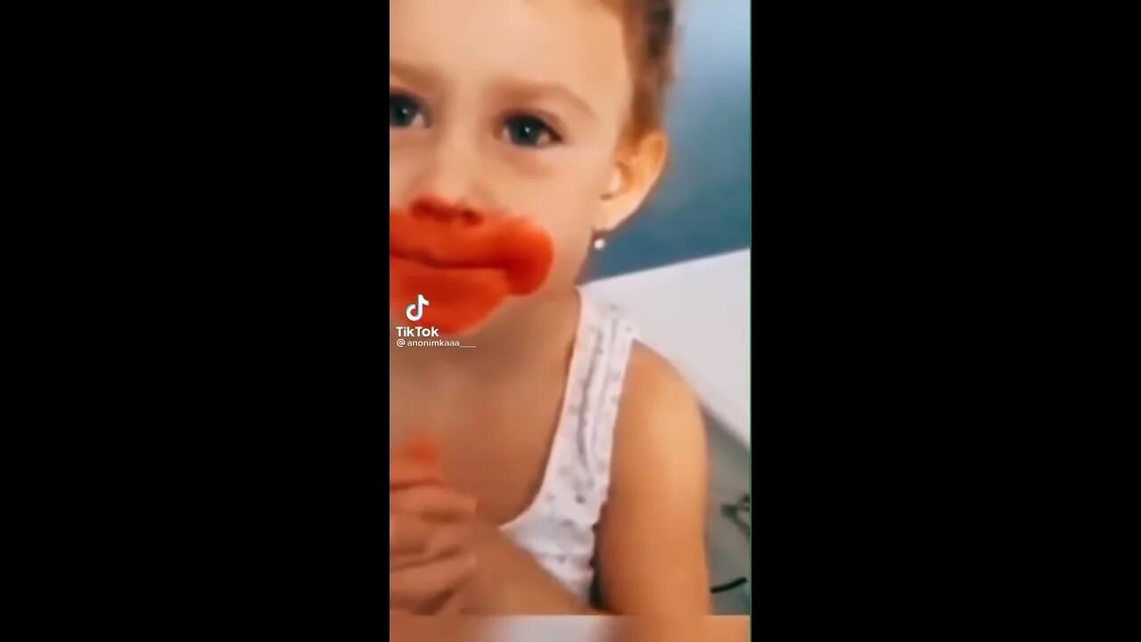 Губки намазала. Красивые губы. Губки бантиком ребенку накрасить. Женские губки. Зажимаем сушку губами гимнастика.
