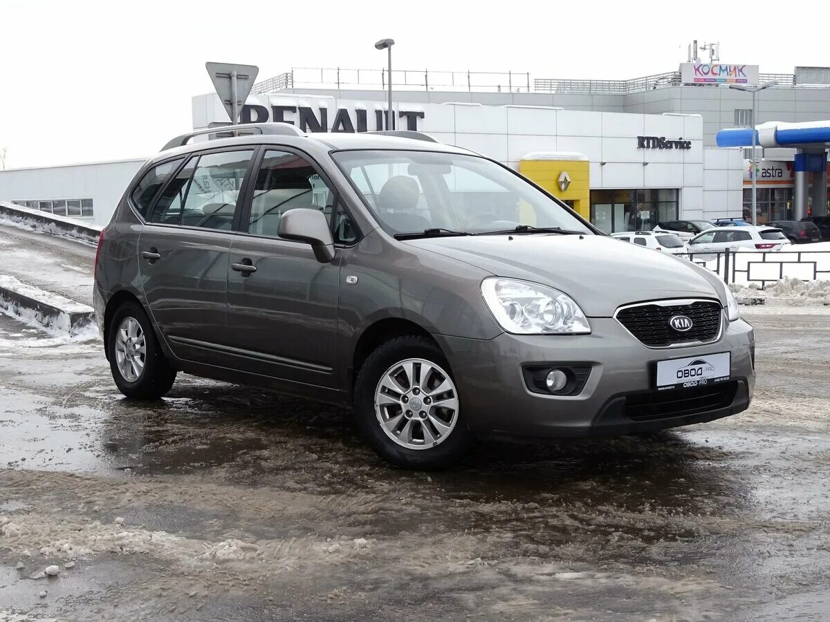 Kia carens 2. Киа Каренс 2011 Овод. Kia Carens II 2002 белый фон. Киа Каренс 2 фото.