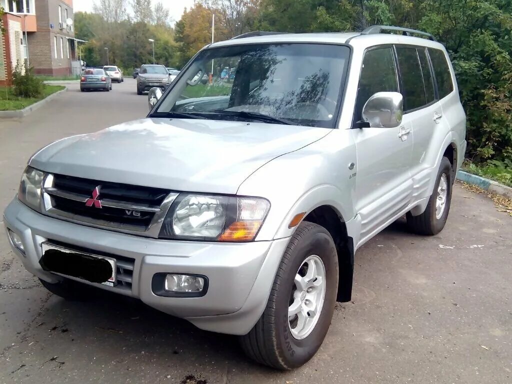 Мицубиси 2000г. Митсубиси Монтеро 2000. Митсубиси Монтеро 2000 года. Mitsubishi Montero 3. Митсубиси Монтеро 1999 White.