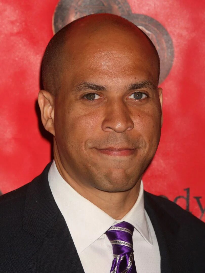 Cory Booker. Кори Энтони Букер. Сенатор кори Букер Инстаграм.. Кори Букер брат. Кори букер