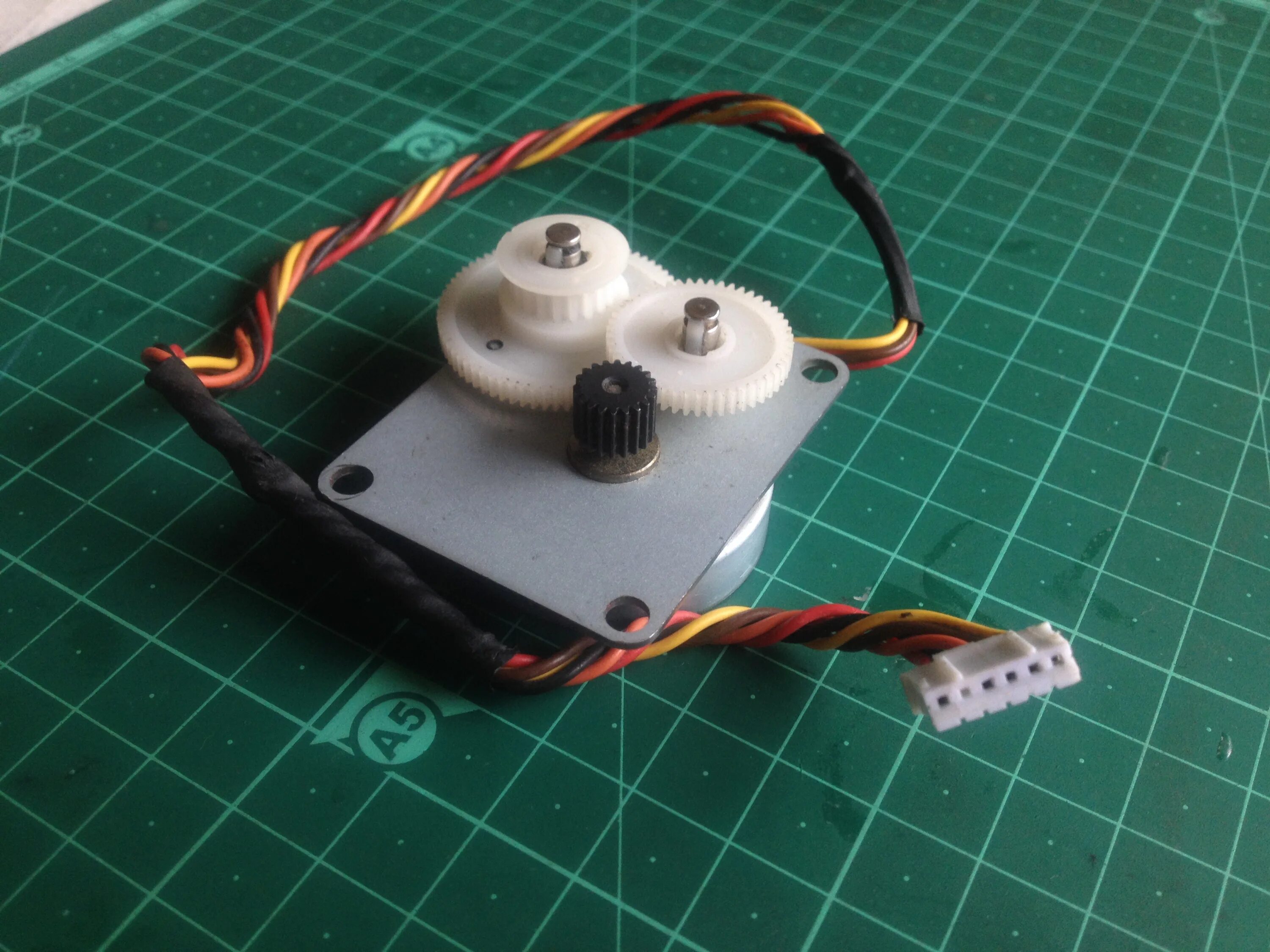 Motor most. Stepping motor ricoh. шаговый двигатель от сканера. шаговый двигатель разобранный. шаговый двигатель в разборе.