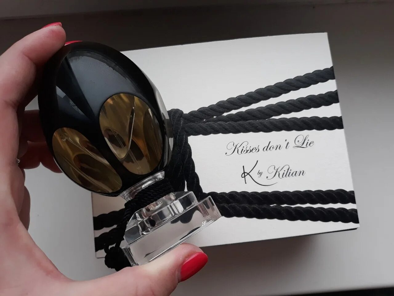 Киллиан донт Лие. Kilian - Kisses don t Lie тестер 75ml. Kisses don't Lie by Kilian. Kilian Kisses don`t Lie 15 мл.