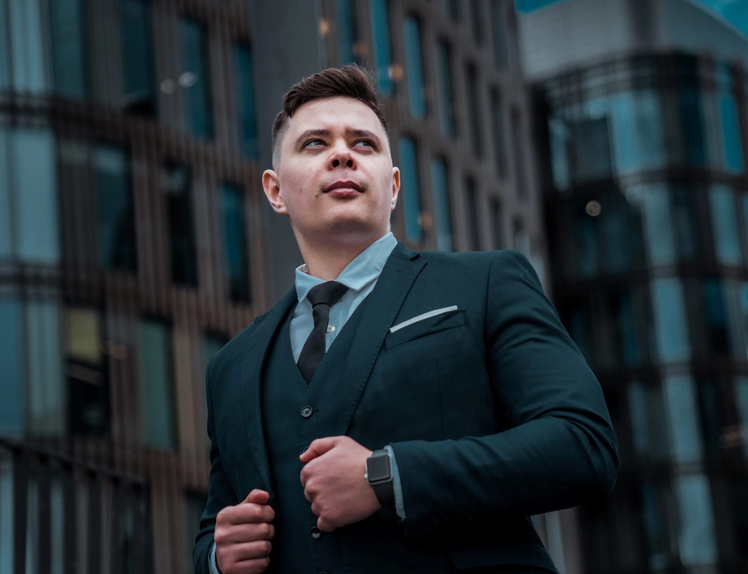 Бизнесмен блогер. Бизнесмен блогер. Бизнесмен блогер стройматериалами торгует. Бизнесмен блогер. Дмитрий портнягин трансформатор.