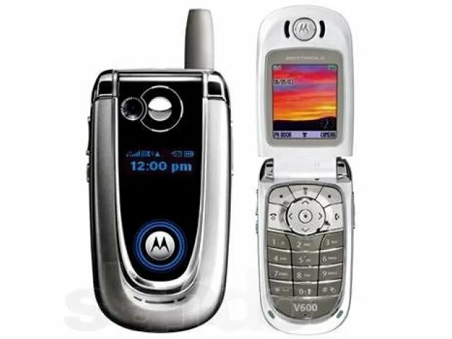 Motorola 5g купить. Motorola v600. Моторола раскладушка v600. Старые телефоны Motorola v600. Моторола 220 раскладушка.