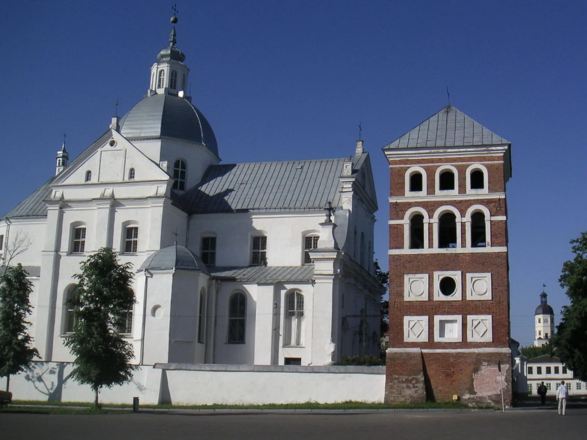 Костел божьего. Несвиж костел белоруссия. Фарный костёл тела господня в несвиже. Несвижский костел божьего тела. Костел божьего тела в несвиже.