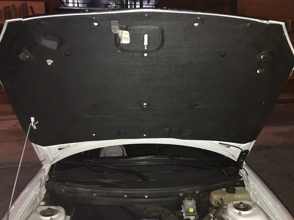 Самолет отвалилась обшивка. Защита картера двигателя тойота авенсис 2007. Обшивка двигателя. Самолет без обшивки. Обшивка двигателя.