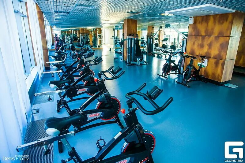 Рэдиссон коллекшн москва бассейн. Рэдиссон славянская гостиница бассейн. Рэдиссон фитнес. Рэдиссон славянская тренажерный зал. Рэдиссон завидово тренажерный зал.