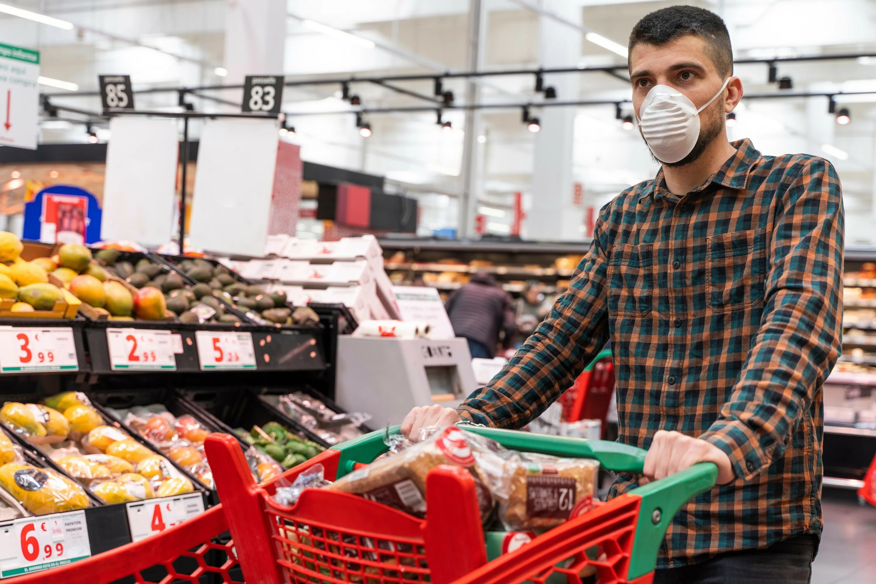 Как стать продавцом на маркете. Люди в супермаркете. Продукты в Маркете. Закупка в супермаркете. Покупки в супермаркете.