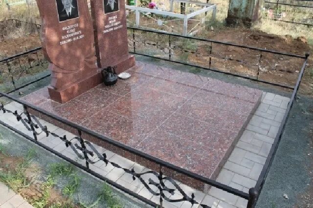 Какая плитка лучше всего подойдёт для кладбища?