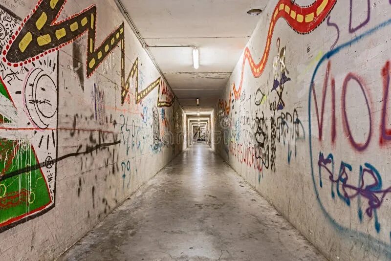 Симс 3 метро. Граффити в стиле андеграунд. Стрит арт граффити. Граффити город. Мптро симс 4.