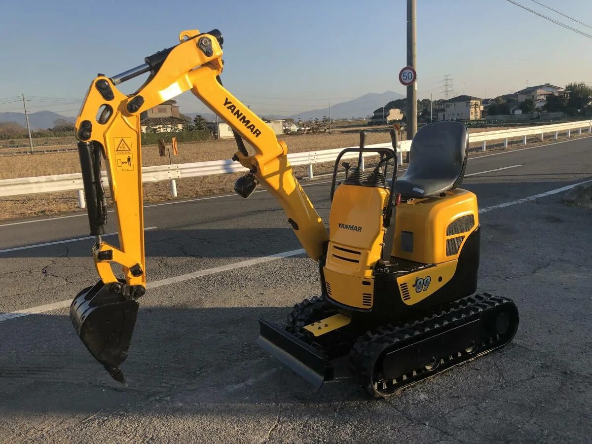 Yanmar j09. Экскаватор Янмар. Мини экскаватор Yanmar. Мини экскаватор на резиновых гусеницах. Мини экскаватор янмар