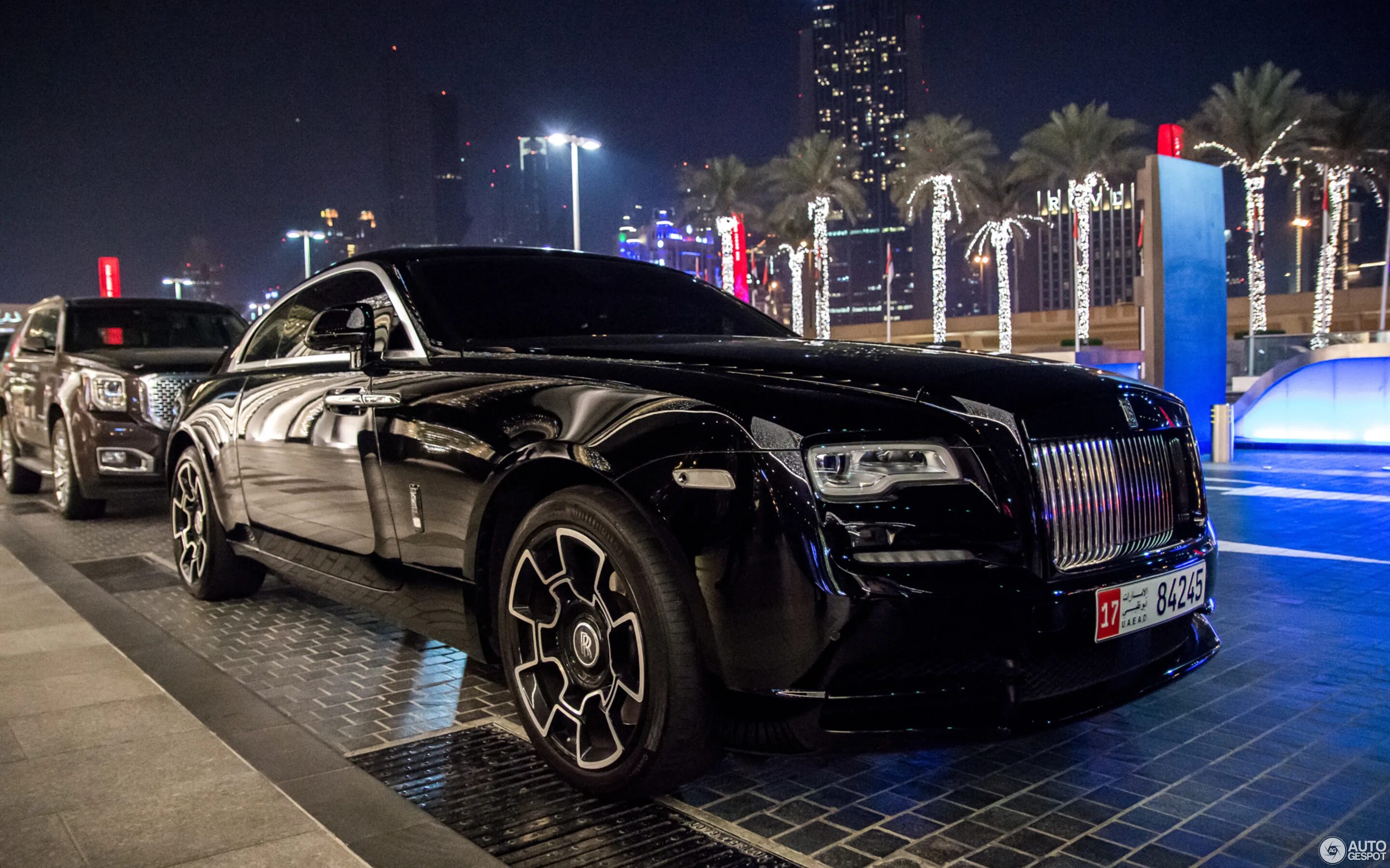 Rolls royce badge. Rolls Royce Phantom 2020 Black badge. Роллс Ройс Wraith Black badge 2020. Rolls Royce Wraith Black badge. Роллс Ройс Black badge.