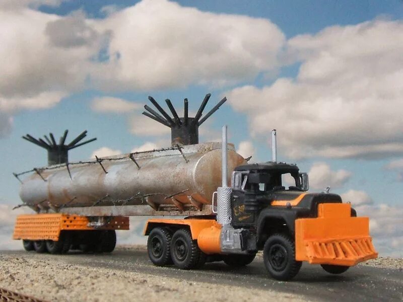 Mack Безумный Макс. Mack r600 Mad Max. Mack грузовик Безумный Макс 2. Безумный Макс 2 бензовоз. Грузовик макс