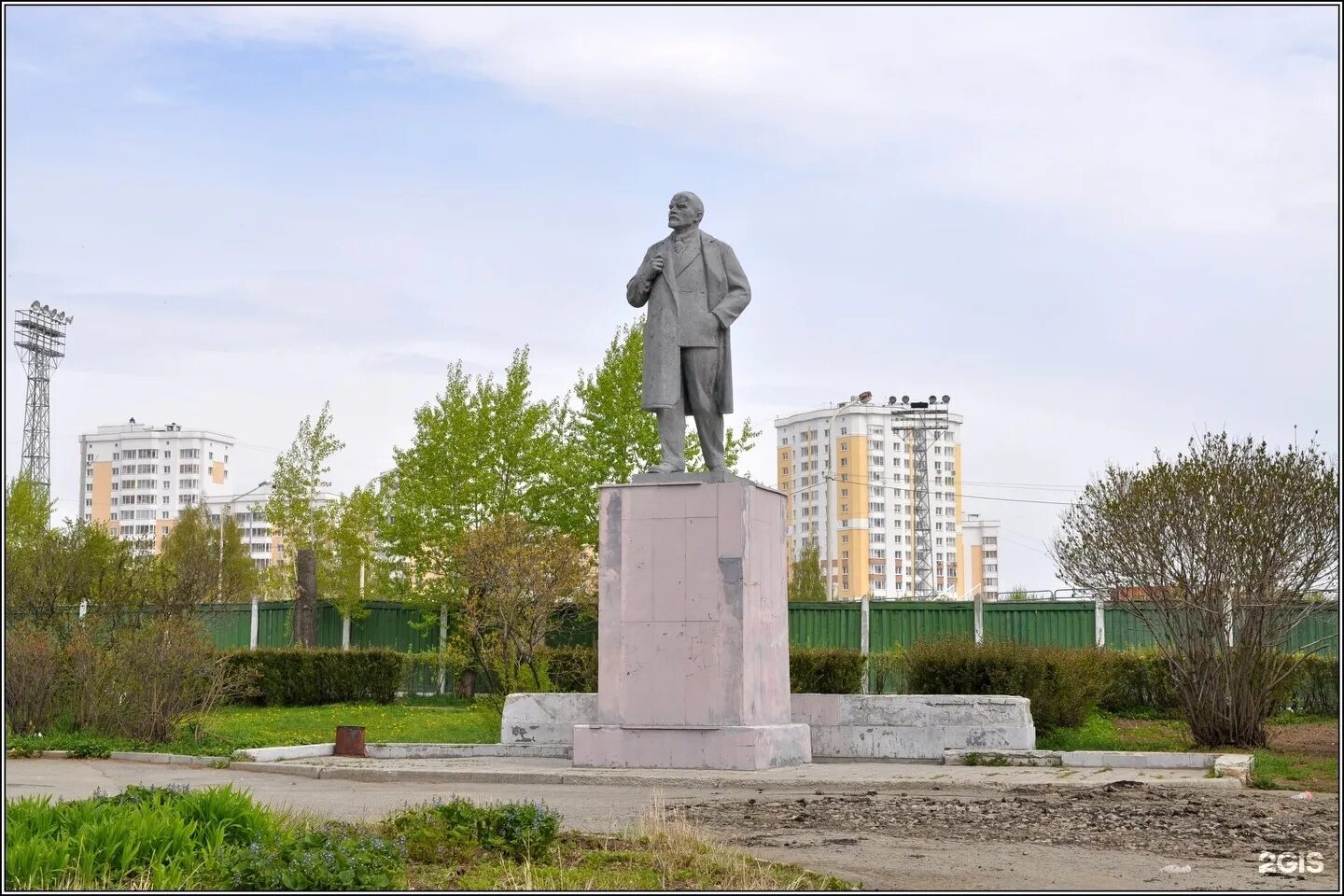Работа верхняя пышма город работ. Памятник Ленину в верхней Пышме. Памятники города верхняя Пышма. Верхняя Пышма статуи. Памятник Ленину в верхней Пышме Свердловская область.