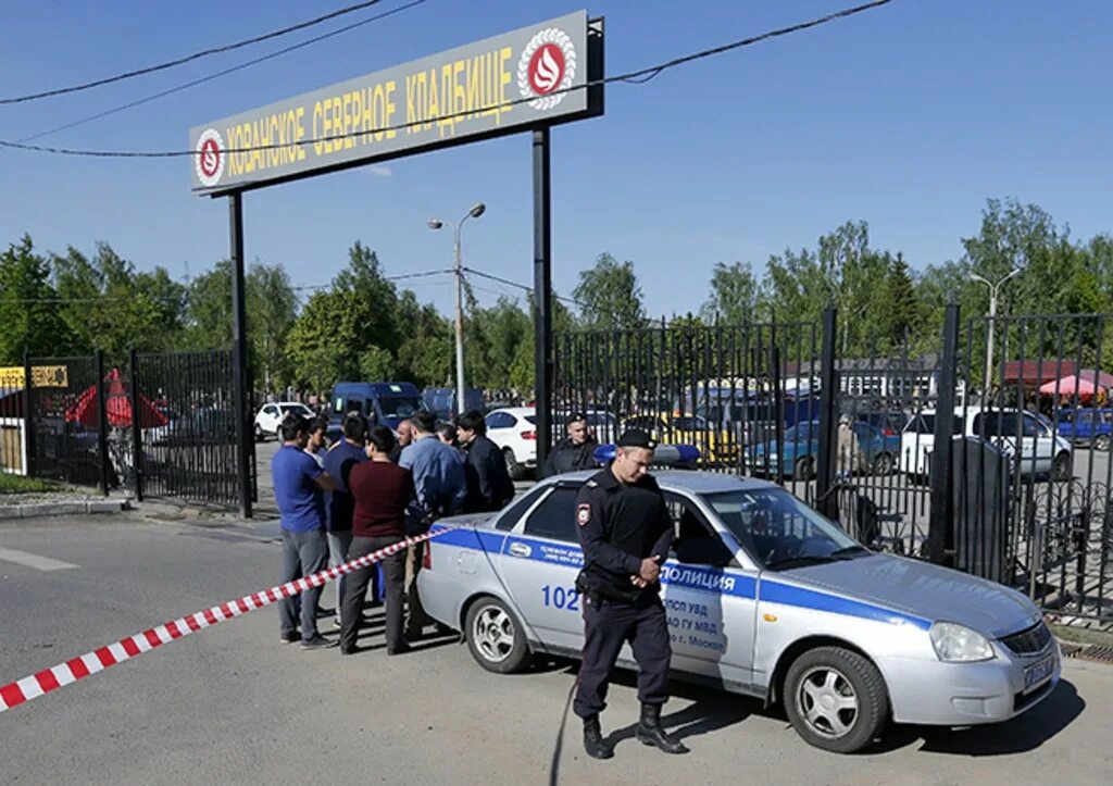 Драка на хованском кладбище. Побоище на хованском кладбище. Драка на хованском кладбище фото. Драка хованского кладбища. Перестрелка на хованском кладбище в 2016.